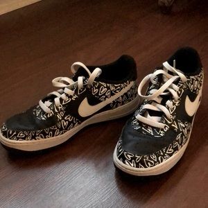Nike AirForce 1 - Black/White Hearts